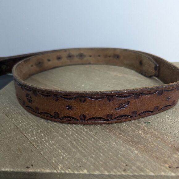 Men's brown leather tooled belt for buckle - Picture 4 of 8